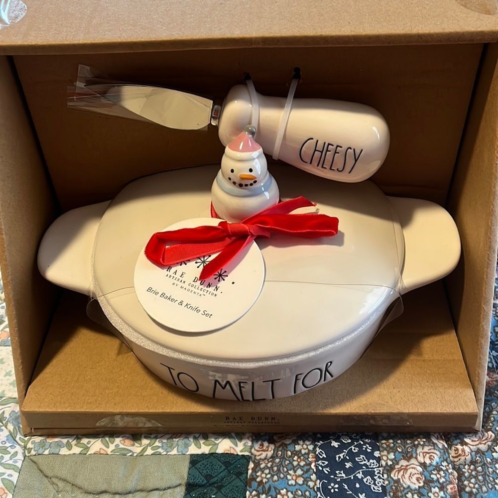 NWT Rae Dunn Brie Baker & Knife set
